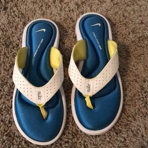 Nike memory foam flip flops
